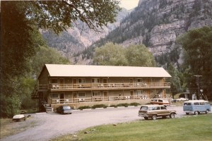 The Rivers Edge Motel (note the blue 87 Buick)